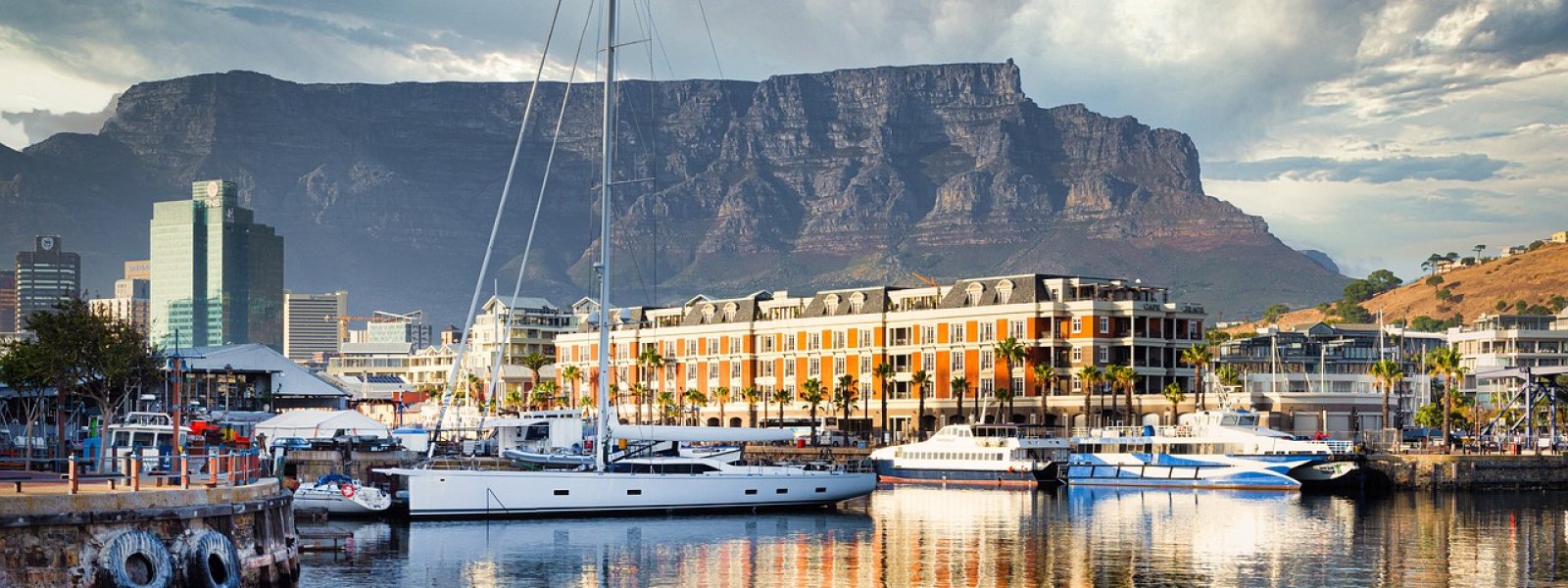 Kapkaupunki V & A Waterfront ja Pöytävuori