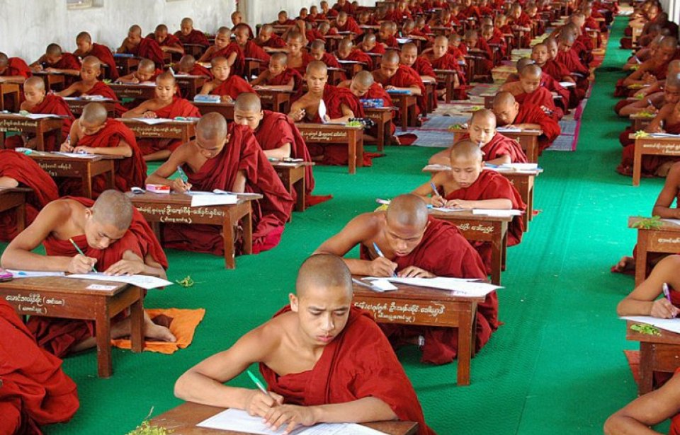 Buddhalaisuutta oppimassa, Myanmar Myanmar