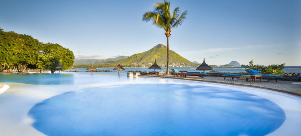 Infinity pool, Sands Suites