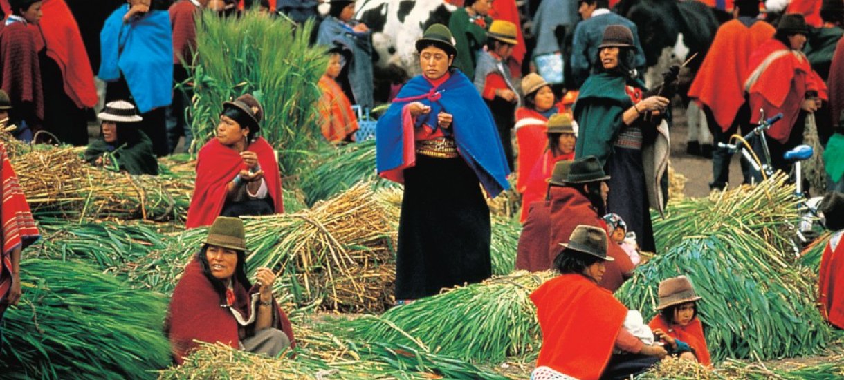 Perinteiset markkinat Otavalossa Ecuadorissa